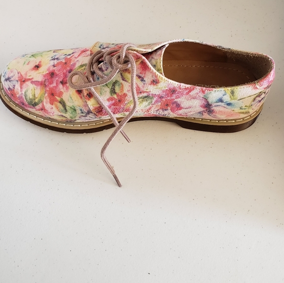 Women's Loafers Shoes With Floral Pattern Size 9 - Picture 4 of 5